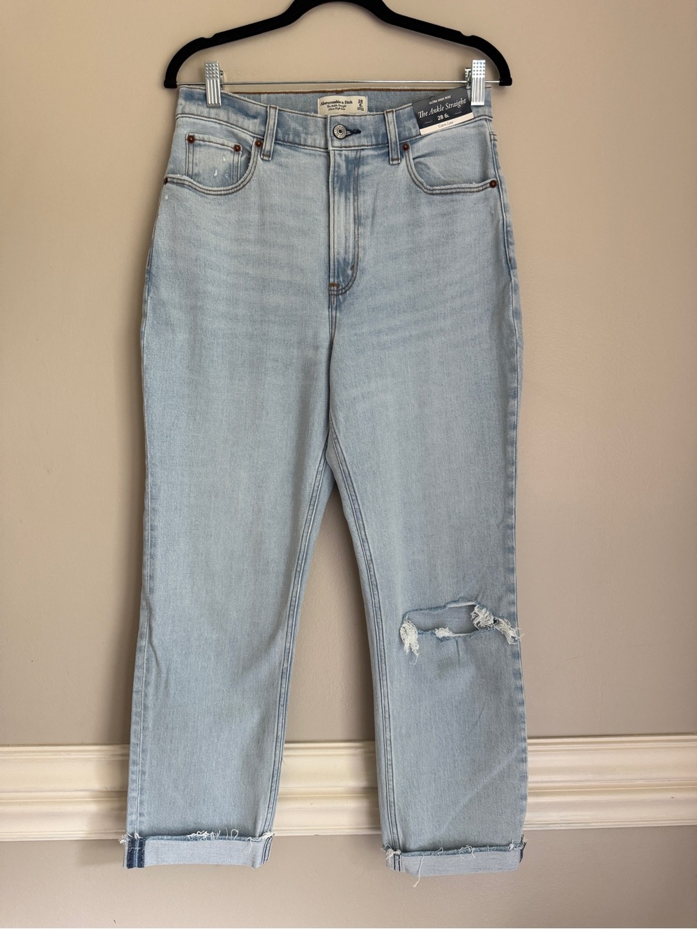 NWT Abercrombie&Fitch CurveLv Ankle Straight Ultra High Rise Jeans, size 28 Long